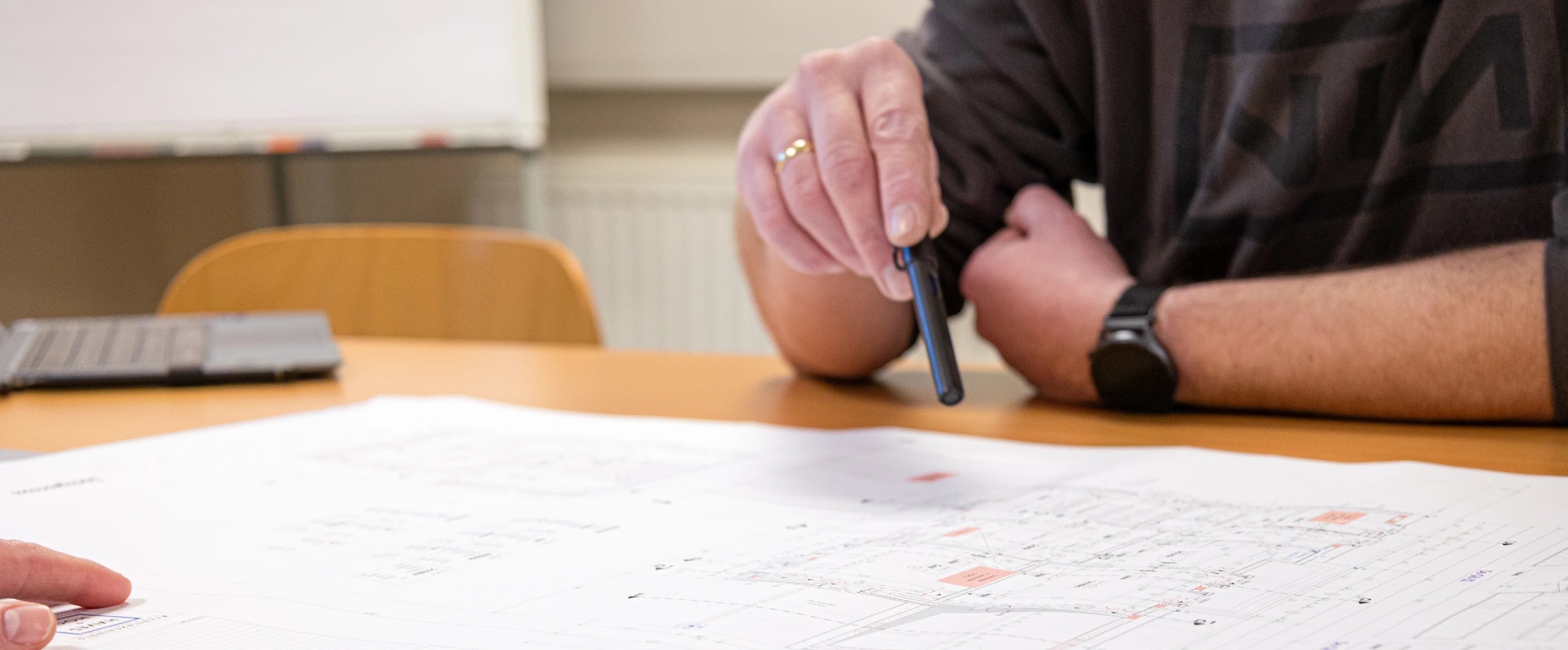 Eine Szene aus dem Alltag in der Firma Elektro Holthaus in Lohne