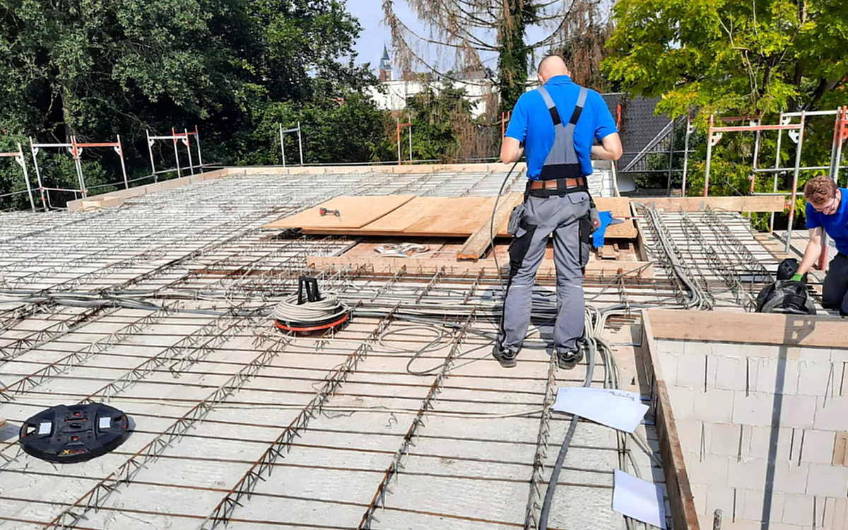 Ein Mitarbeiter aus einer Baustelle